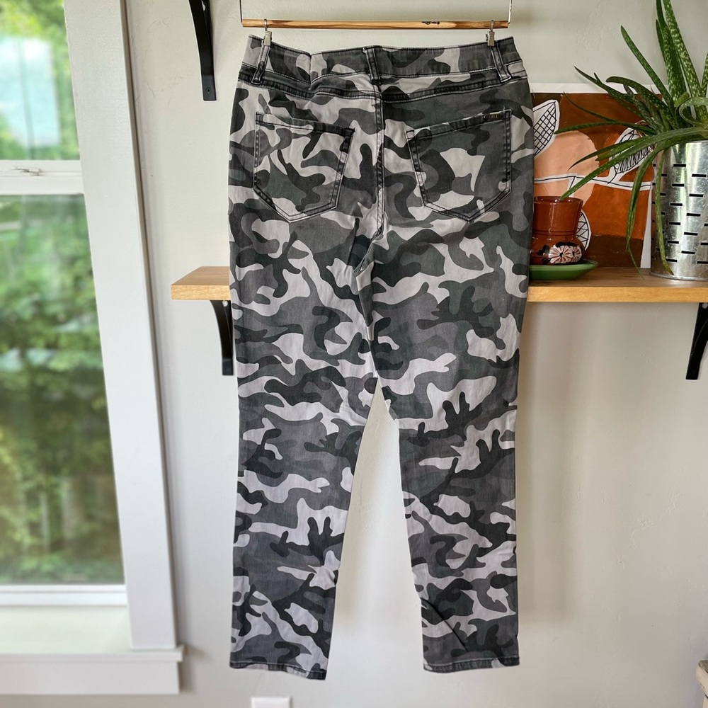 G.I.L.I. Gray Camouflage Stretch Twill Pants Size 6 - Picture 2 of 9